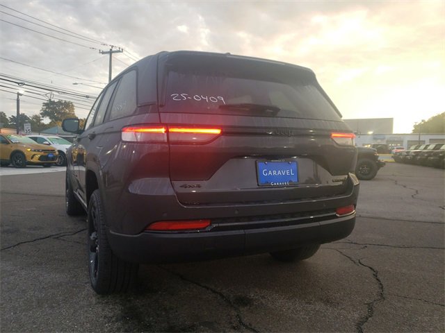 New 2025 Jeep Grand Cherokee Limited w/ Black Appearance Package image 13
