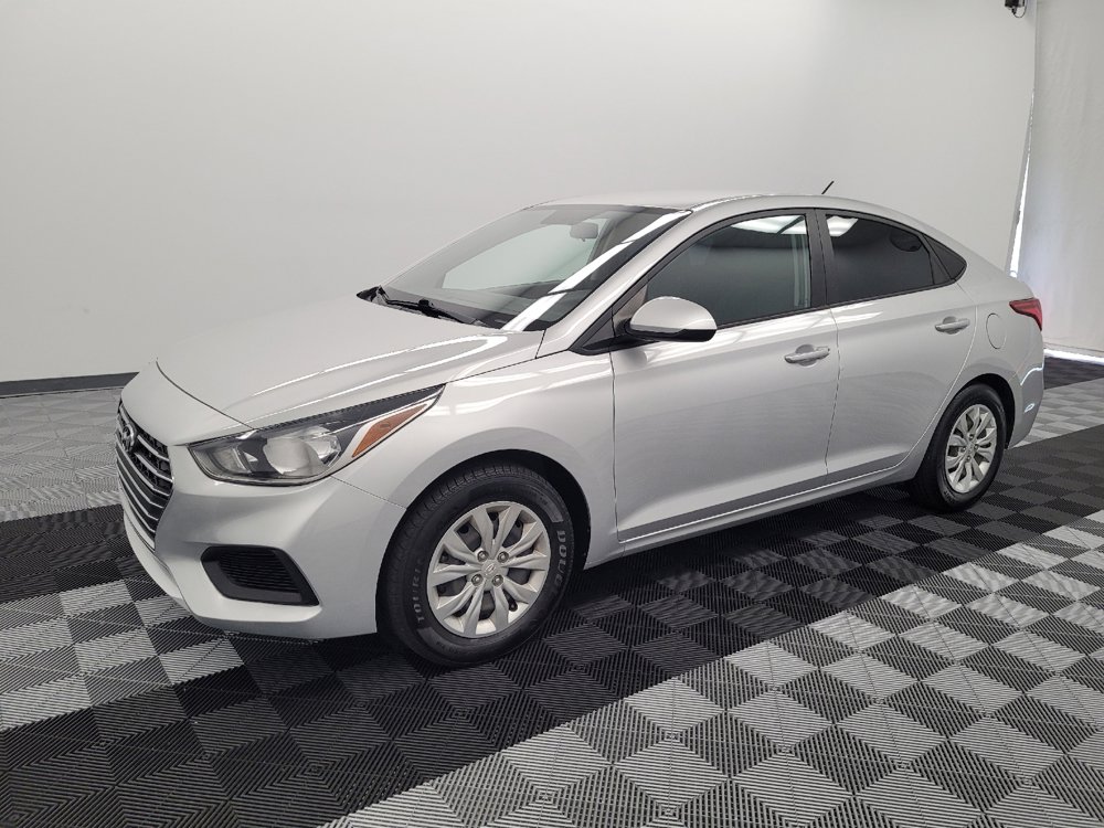 Used 2022 Hyundai Accent SE w/ Cargo Package FWD image 2