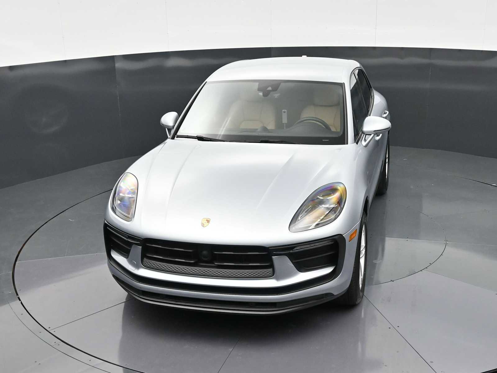 Certified 2025 Porsche Macan AWD/4WD image 35