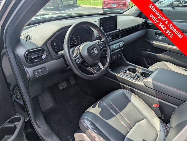 Used 2025 Honda Pilot TrailSport image 12