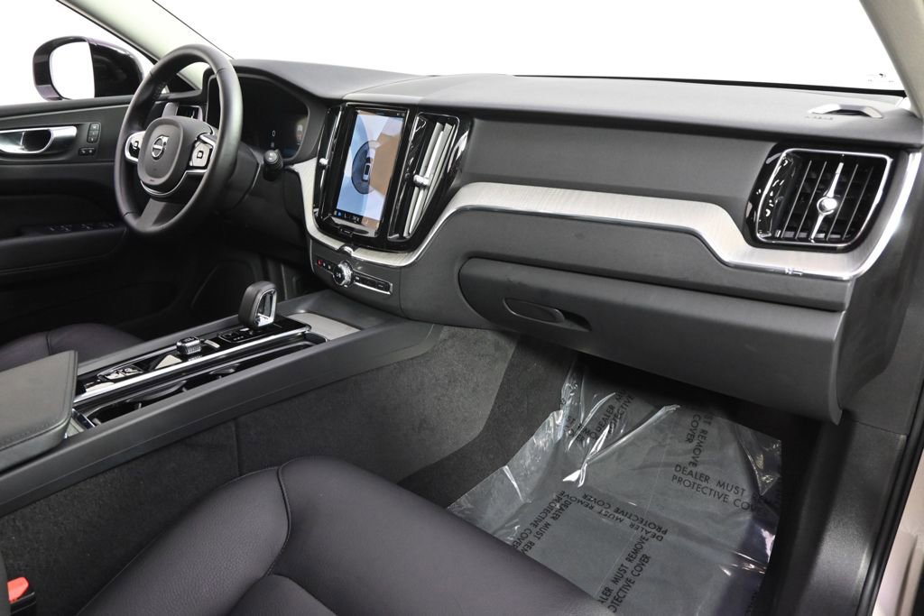 Used 2025 Volvo XC60 B5 Plus image 15