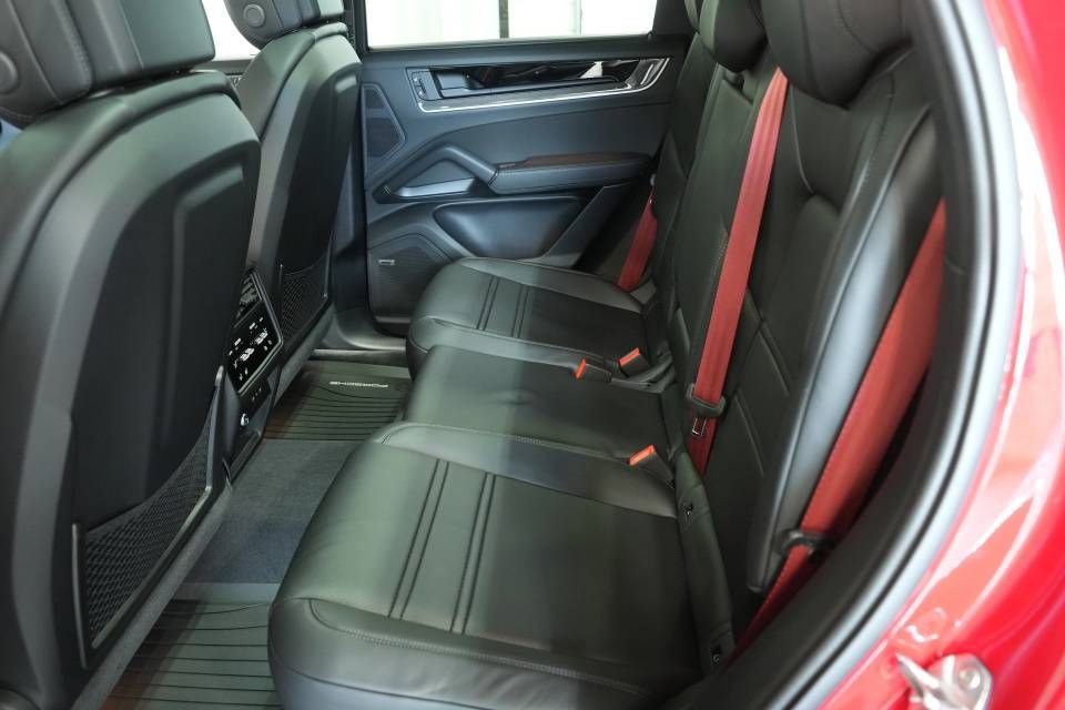 New 2026 Porsche Cayenne Coupe AWD/4WD image 27