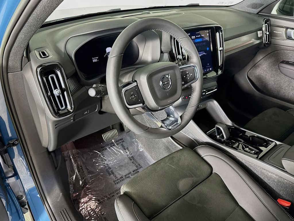Used 2023 Volvo XC40 B5 Ultimate w/ Protection Package Premier image 9