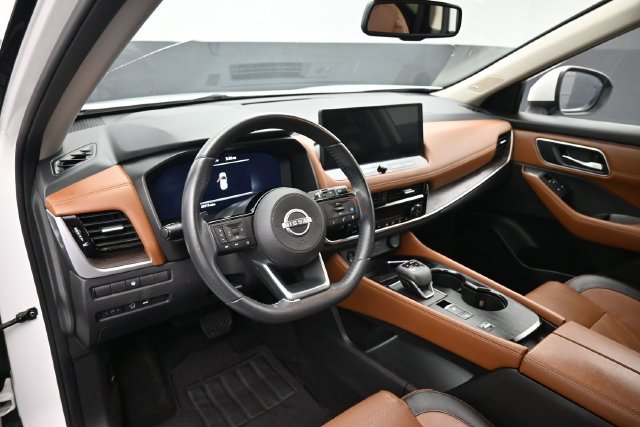 Used 2024 Nissan Rogue Platinum FWD image 17
