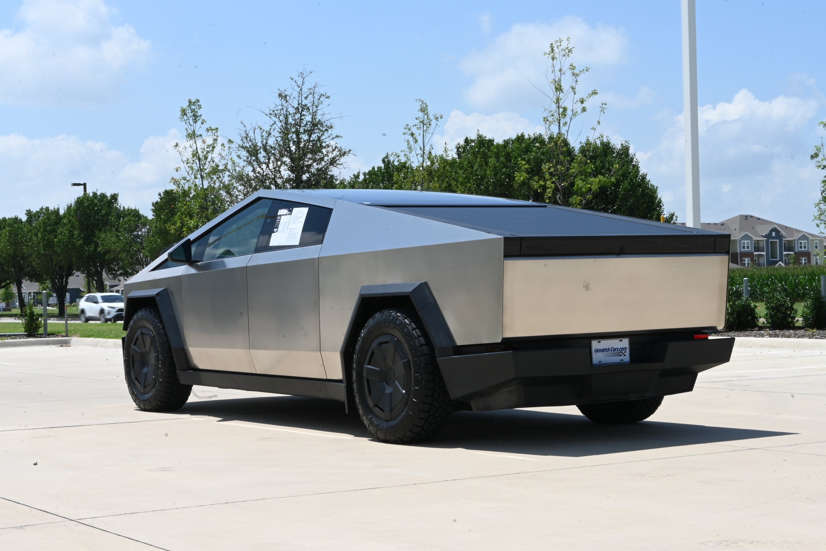 Used 2025 Tesla Cybertruck AWD Crew Cab image 7
