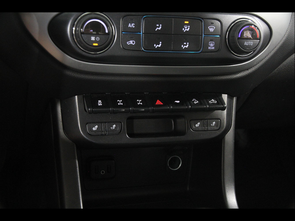 Used 2022 Chevrolet Colorado ZR2 AWD/4WD image 17
