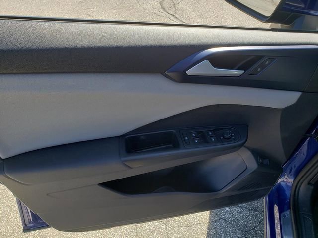 Used 2022 Volkswagen Taos SE image 11