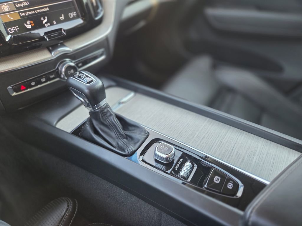 Used 2021 Volvo XC60 T5 Inscription image 16