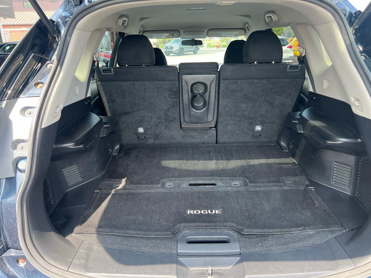 Used 2016 Nissan Rogue SV FWD image 12