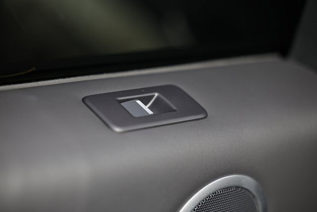 New 2025 Land Rover Discovery Metropolitan Edition image 28