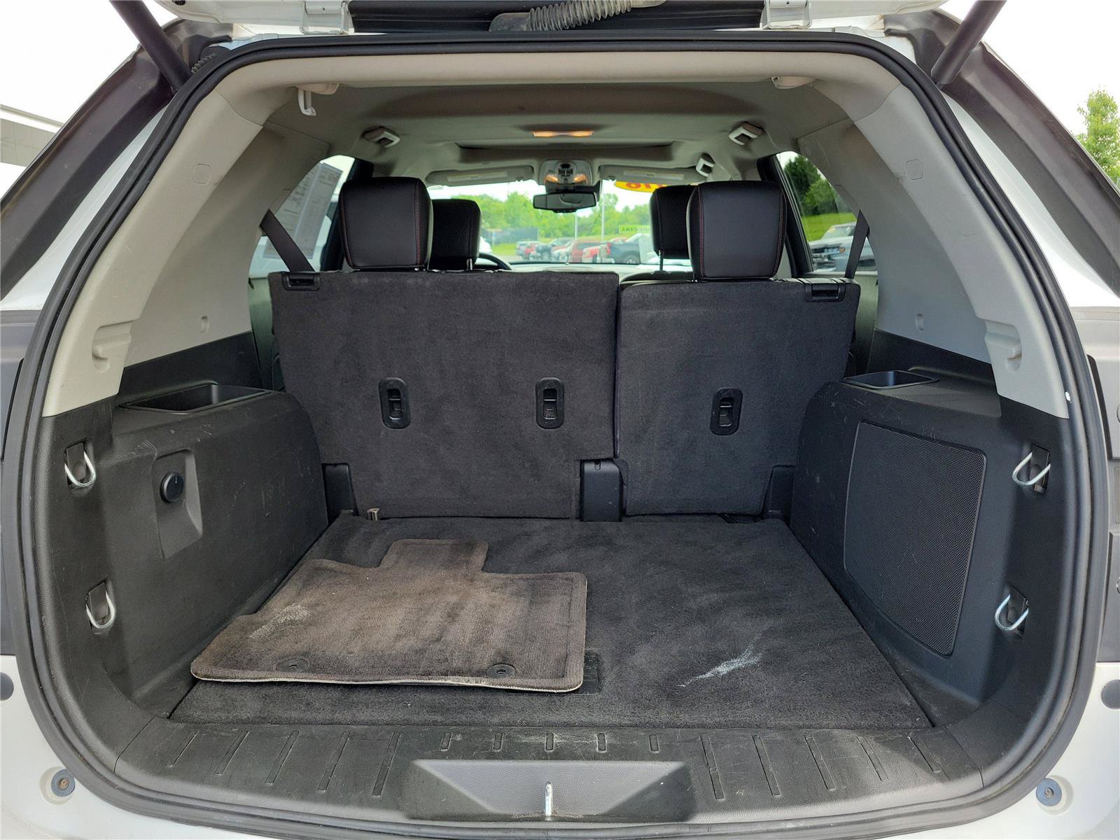 Used 2016 Chevrolet Equinox LTZ w/ Enhanced Convenience Package FWD image 8