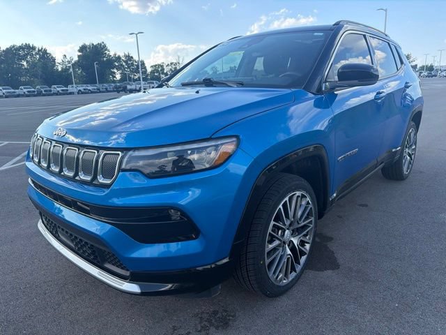 Used 2022 Jeep Compass Limited w/ Elite Group AWD/4WD image 2