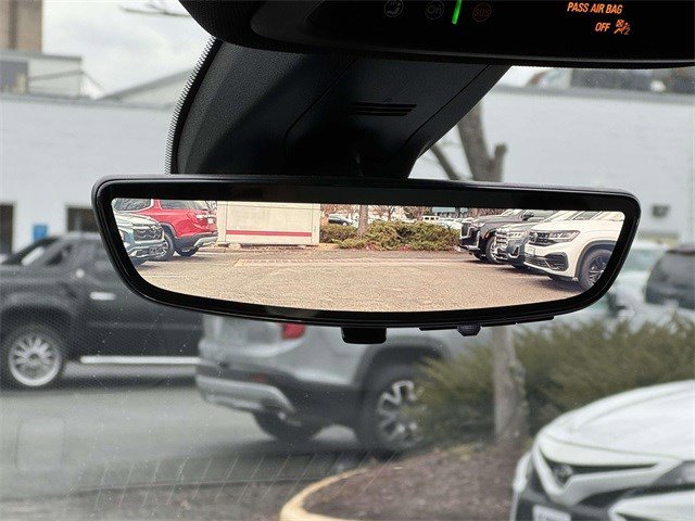 Used 2022 Chevrolet Traverse LT image 16