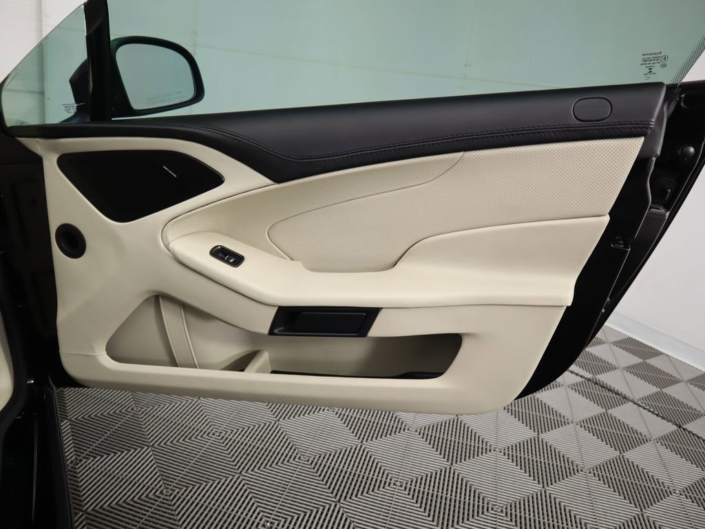 Used 2015 Aston Martin Vanquish Coupe image 26
