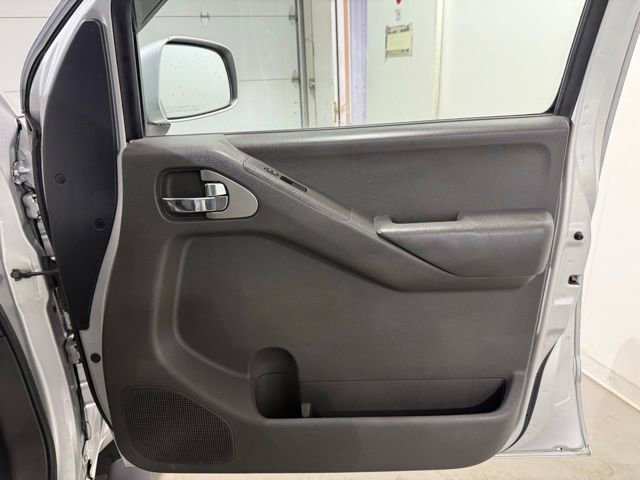 Used 2012 Nissan Frontier PRO-4X AWD/4WD image 24