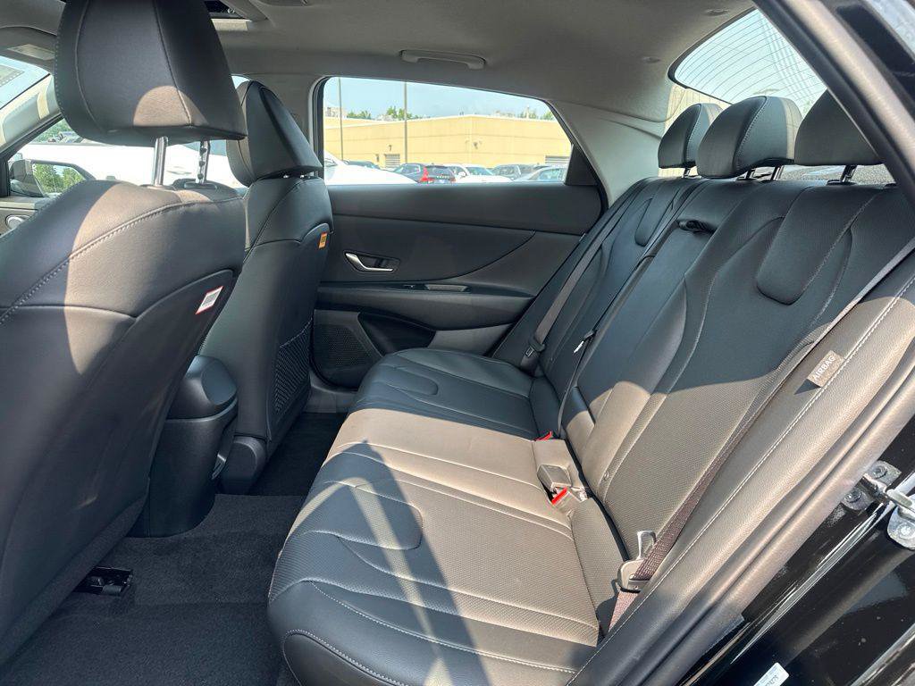 New 2026 Hyundai Elantra Limited FWD image 19