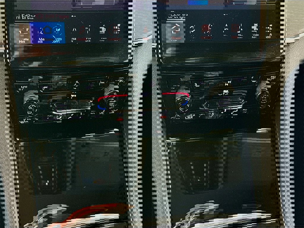 Used 2024 Jeep Grand Cherokee Limited image 10