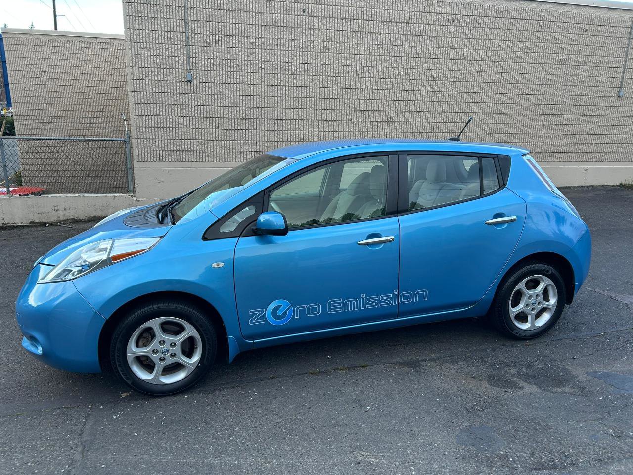 Used 2012 Nissan Leaf SL w/ Eco Design Pkg image 8