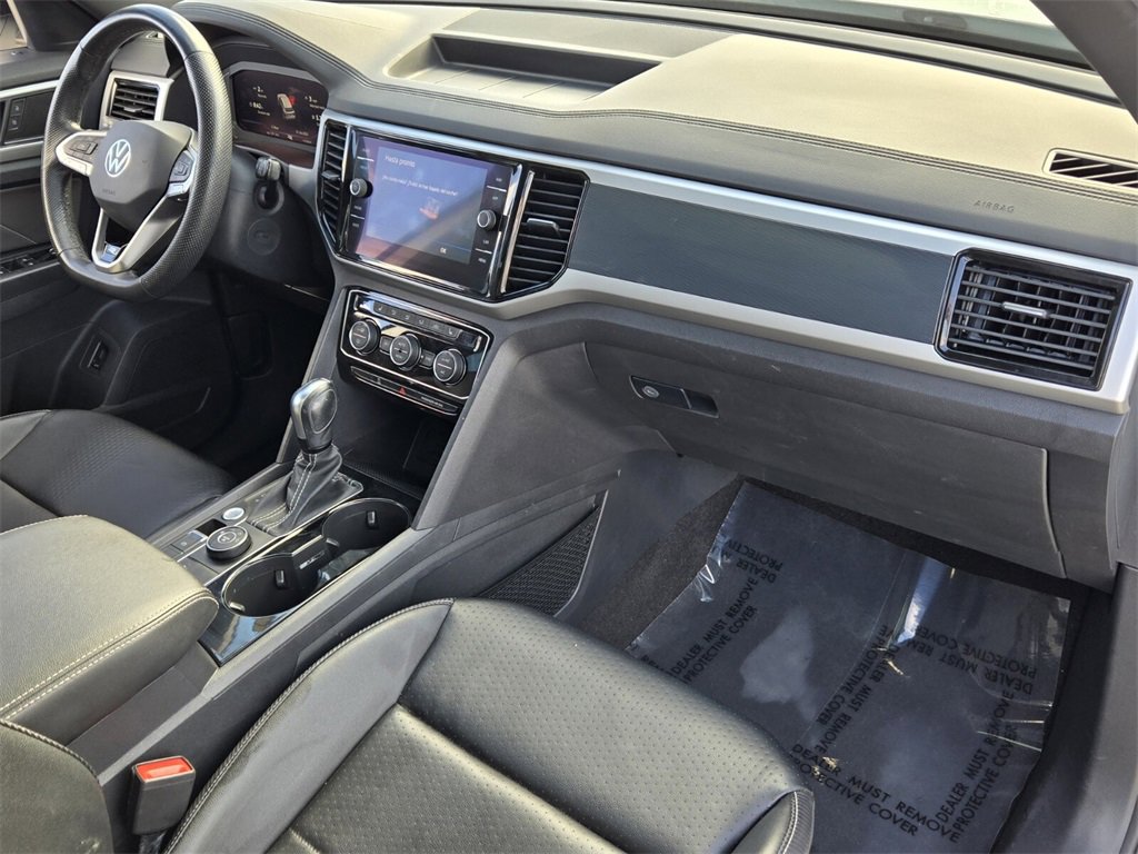 Certified 2022 Volkswagen Atlas Cross Sport SEL R-Line image 18