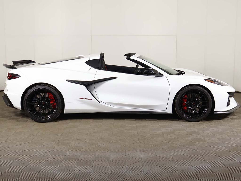 Used 2025 Chevrolet Corvette Z06 w/ Battery Protection Package image 19