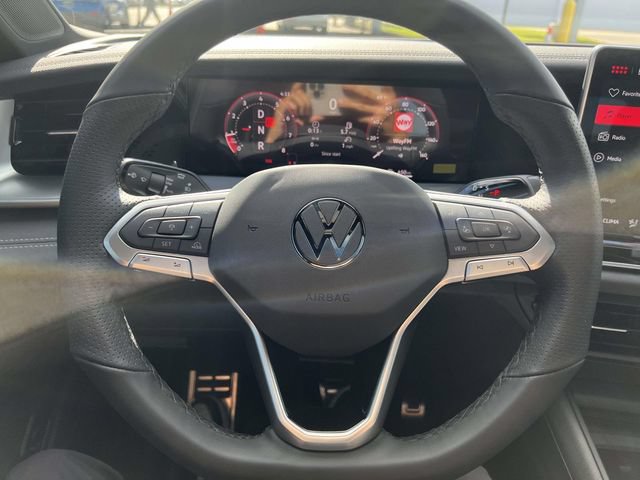 New 2026 Volkswagen Tiguan SE R-Line FWD image 17