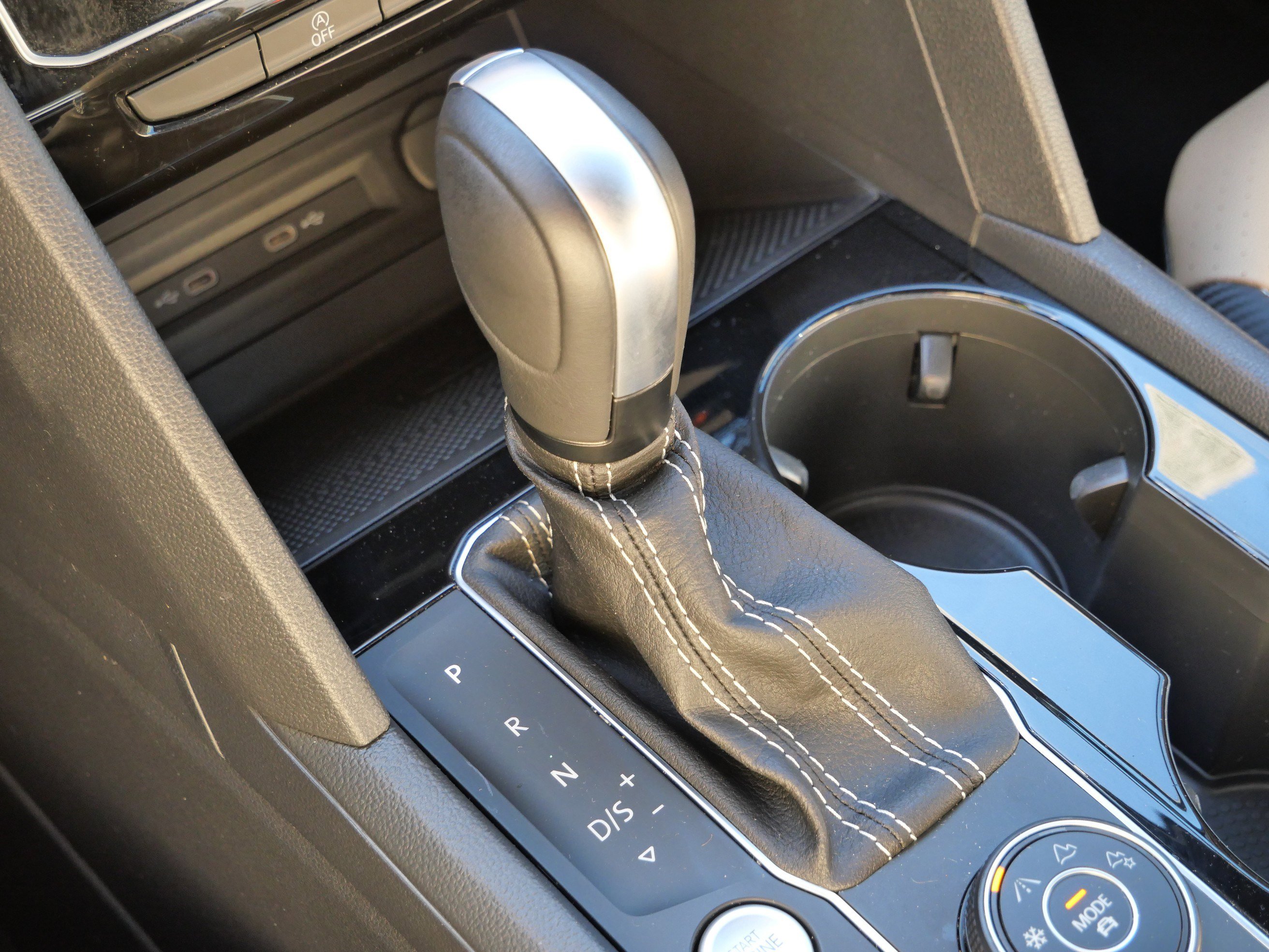 Certified 2022 Volkswagen Atlas Cross Sport SE image 25