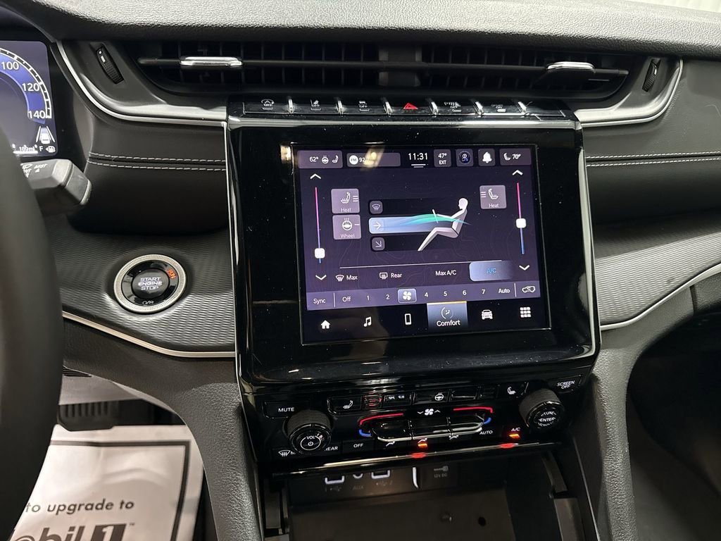 Used 2024 Jeep Grand Cherokee Altitude AWD/4WD image 17