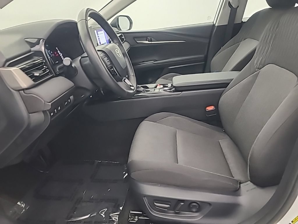 Used 2025 Toyota Camry LE AWD/4WD image 25