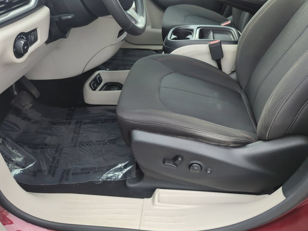 Used 2017 Chrysler Pacifica Touring Plus FWD image 36