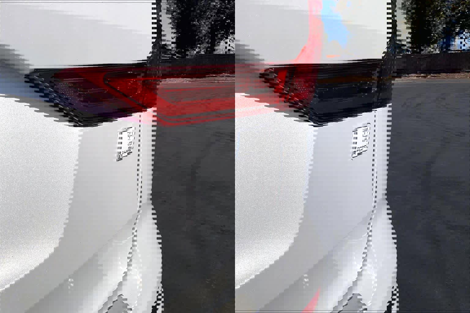 Used 2023 Volvo XC60 T8 Plus image 11