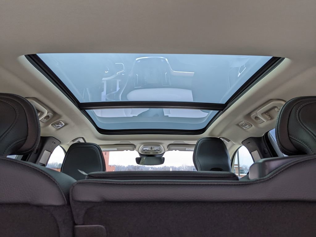 Certified 2025 Volvo V60 B5 Cross Country Plus image 13