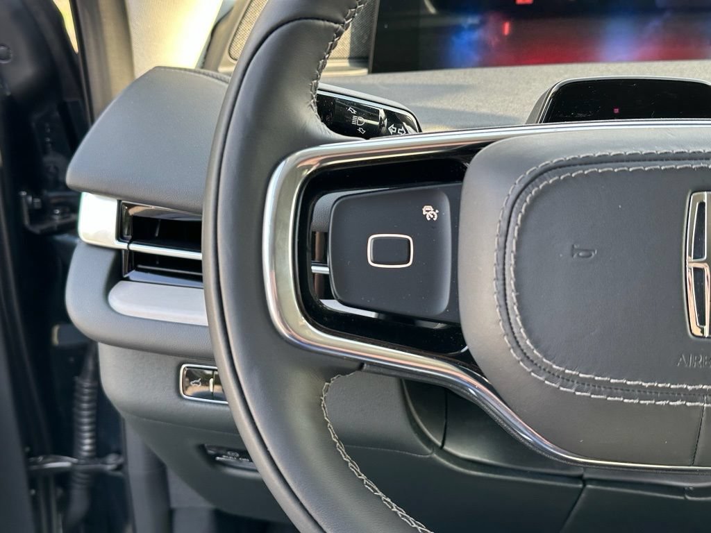 New 2025 Lincoln Navigator Reserve AWD/4WD image 9