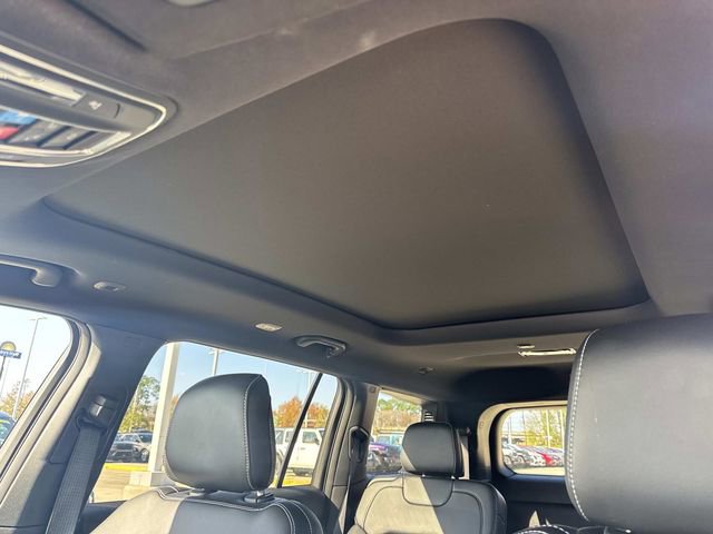 Used 2025 Jeep Grand Cherokee L Limited w/ Black Appearance Package image 21