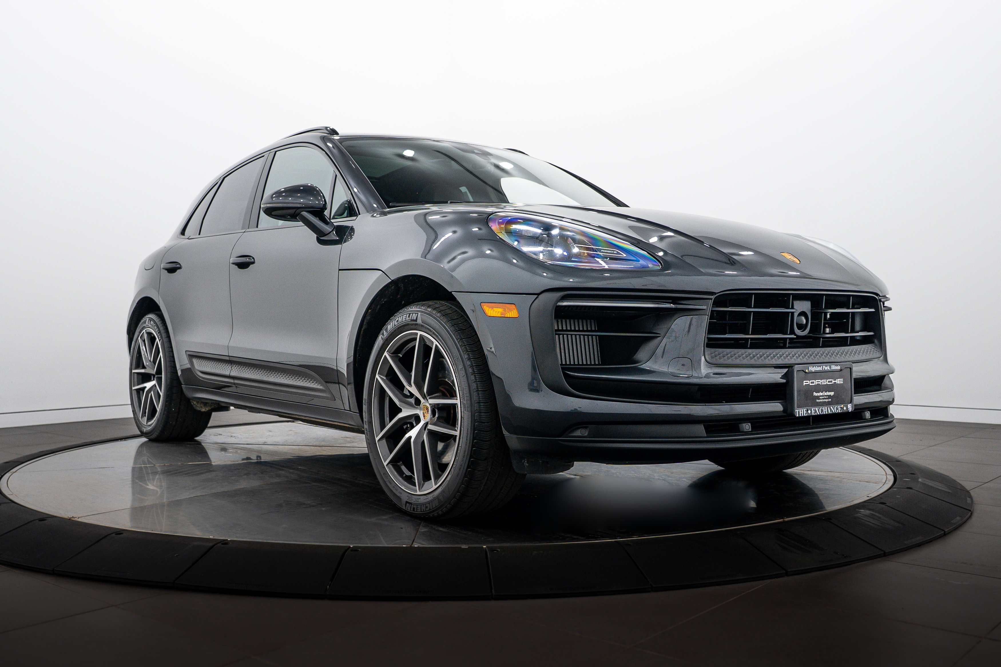 Certified 2024 Porsche Macan S AWD/4WD image 9