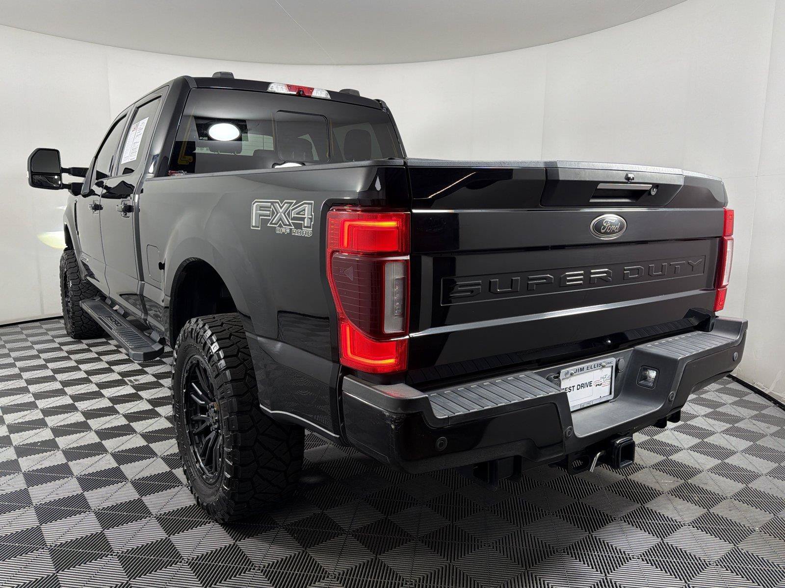Used 2022 Ford F250 Lariat w/ Black Appearance Package AWD/4WD image 4