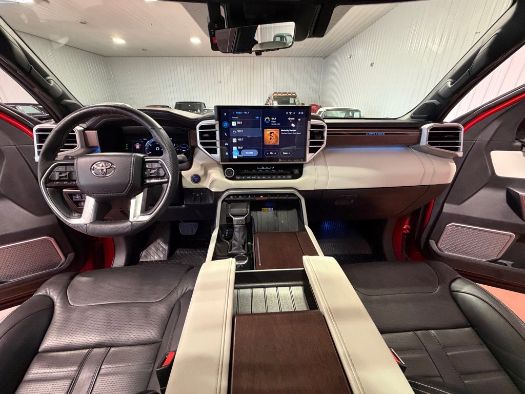 Used 2023 Toyota Sequoia Capstone AWD/4WD image 31