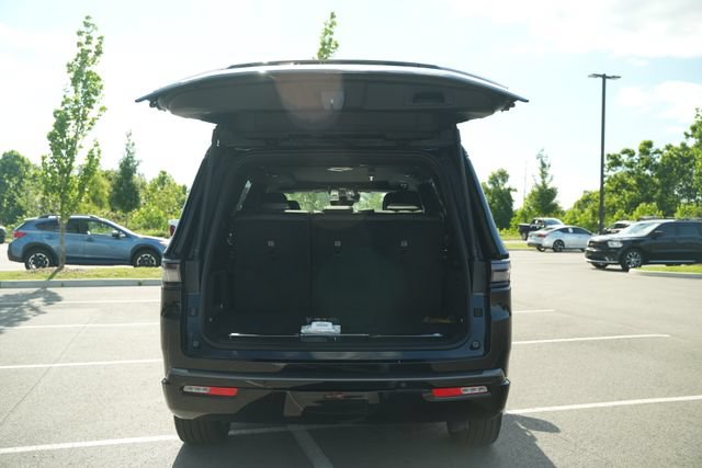 New 2026 Jeep Grand Wagoneer Summit AWD/4WD image 16