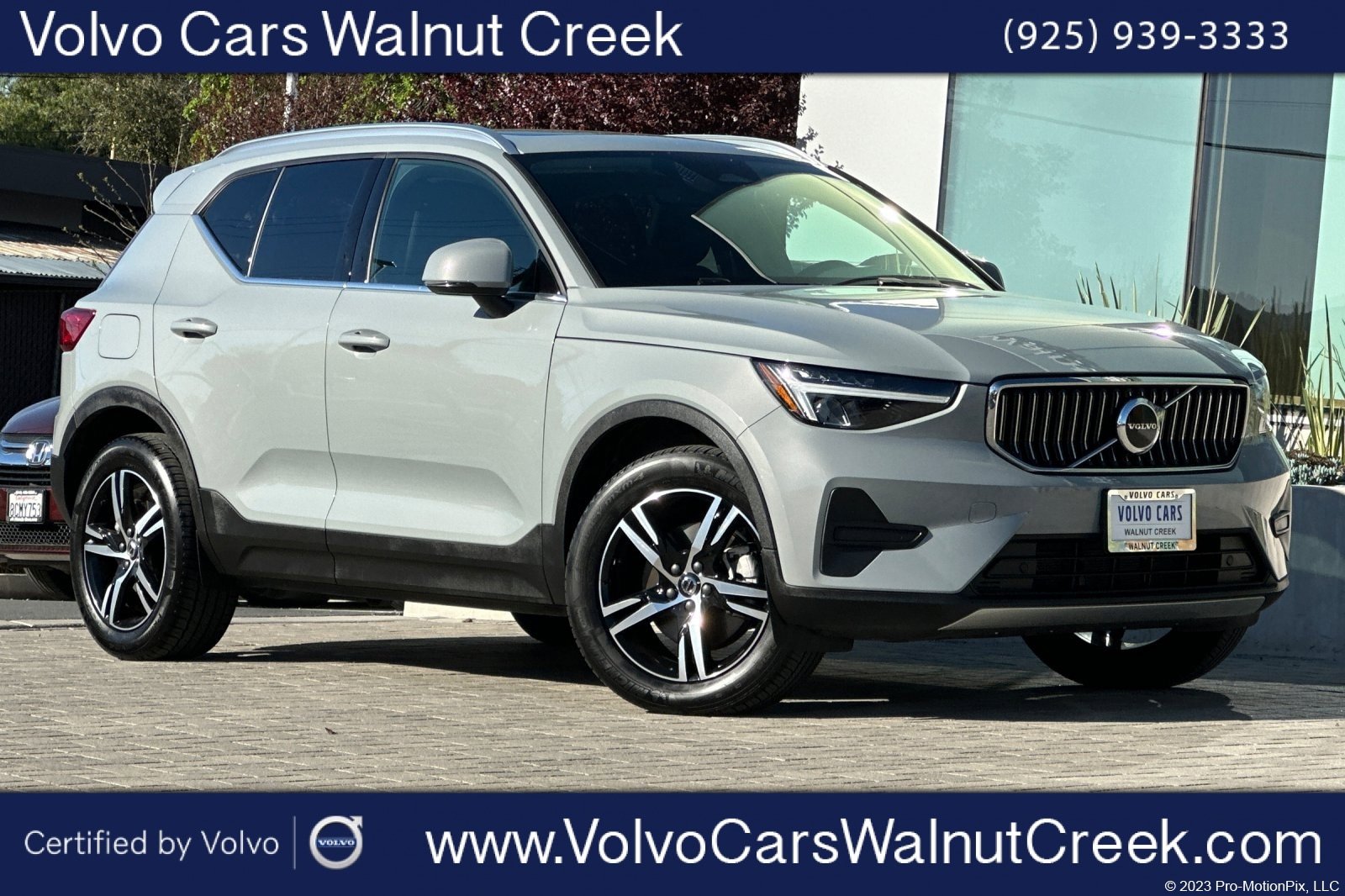 Certified 2025 Volvo XC40 B5 Core AWD/4WD image 1