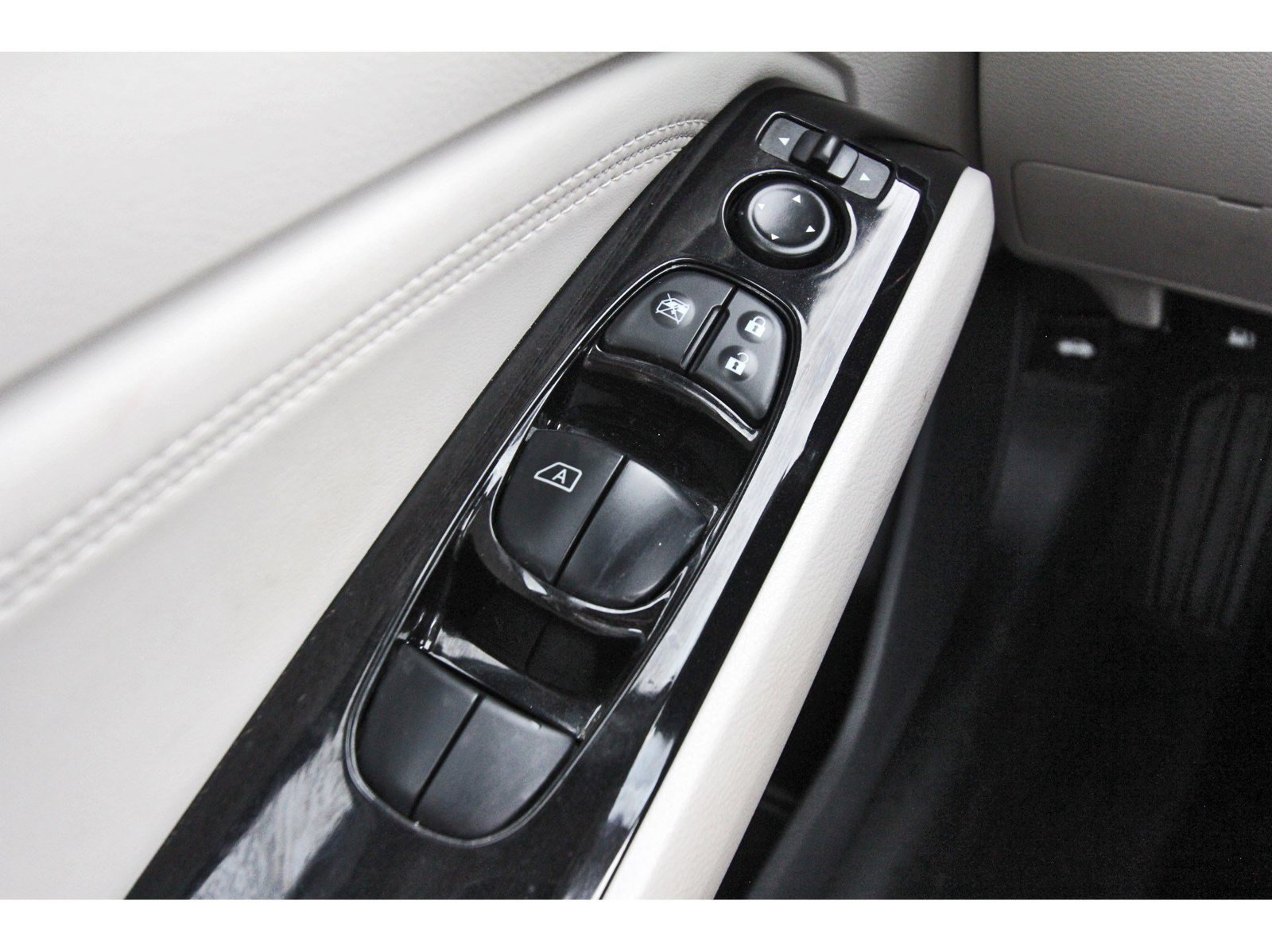 Used 2022 Nissan Altima 2.5 SV w/ SV Premium Package FWD image 26