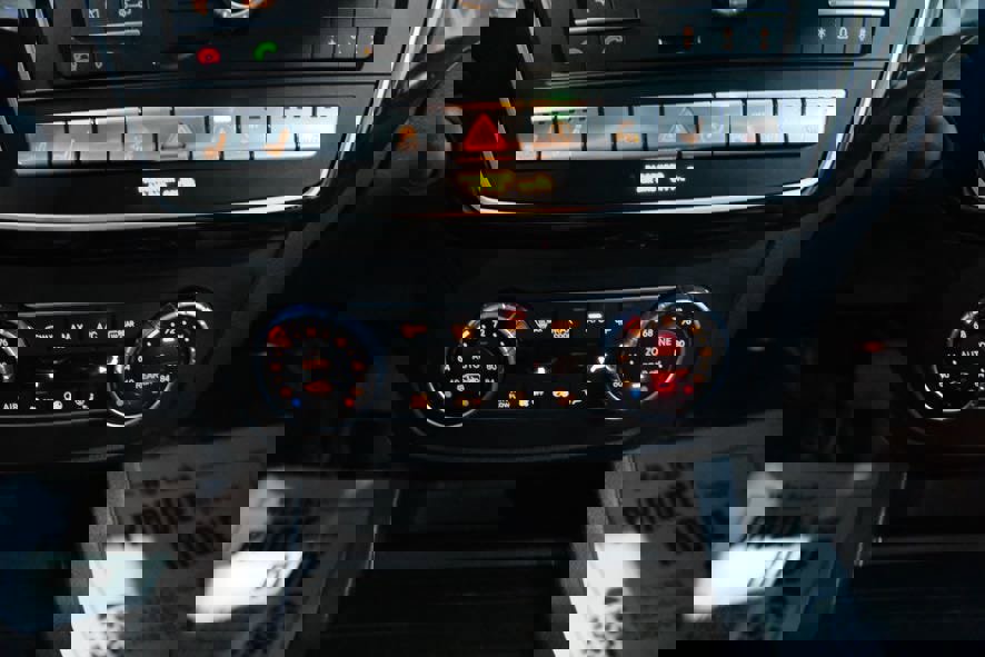 Used 2018 Mercedes-Benz GLS 550 4MATIC image 34