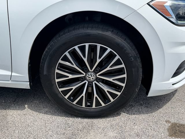 Used 2019 Volkswagen Jetta SEL w/ Cold Weather Package FWD image 18