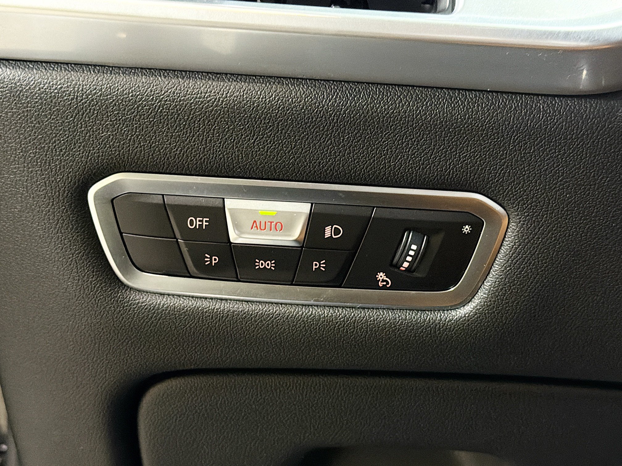 Used 2023 BMW X7 xDrive40i w/ Premium Package AWD/4WD image 34