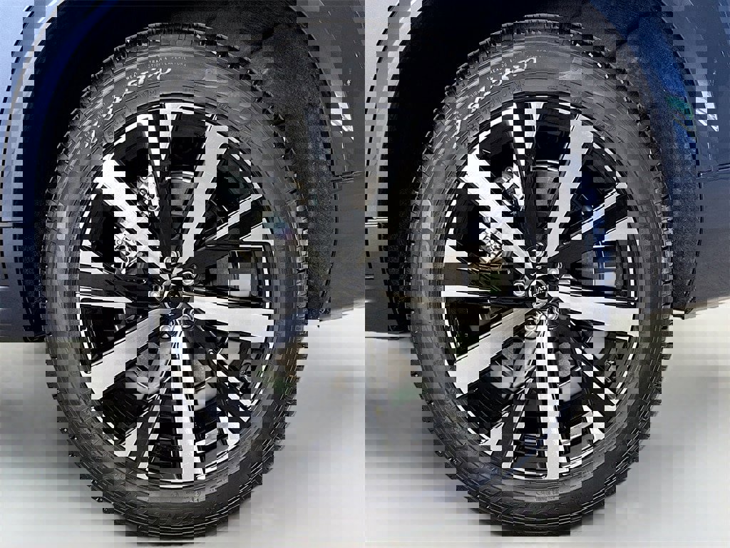 Certified 2026 Volvo XC90 B6 Core image 33