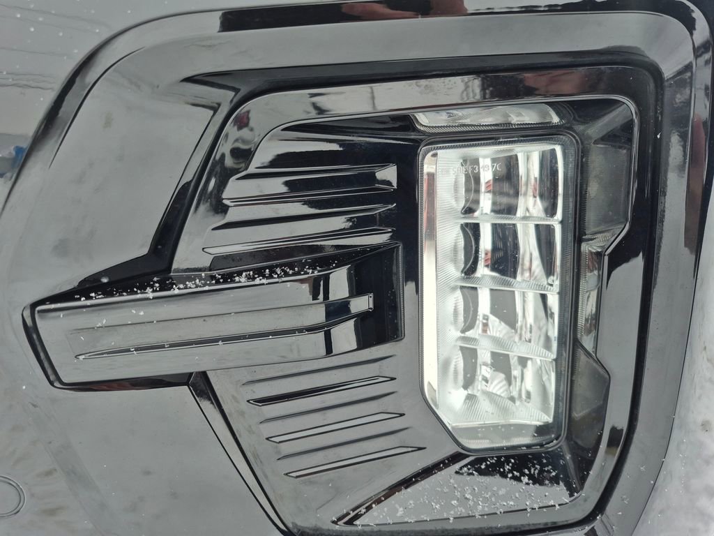 Used 2024 GMC Yukon XL AT4 image 32