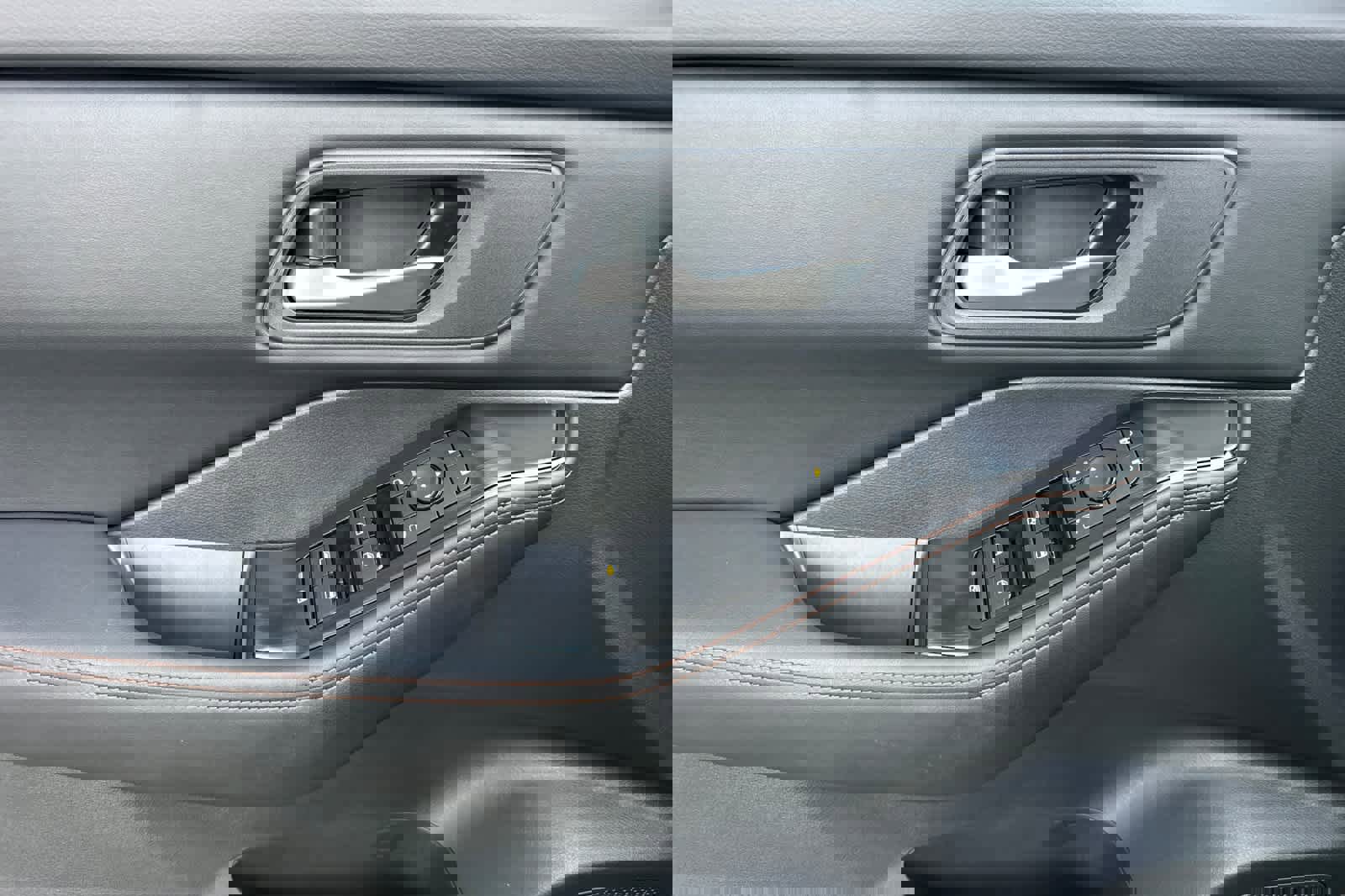 Used 2025 Nissan Rogue SV image 10