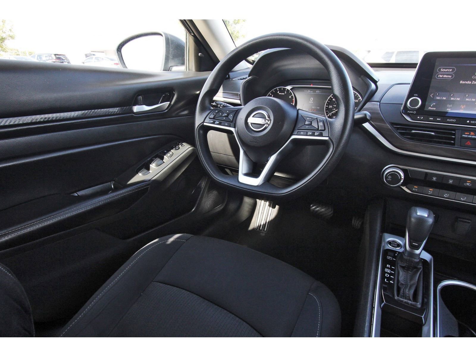 Used 2024 Nissan Altima 2.5 SV image 10