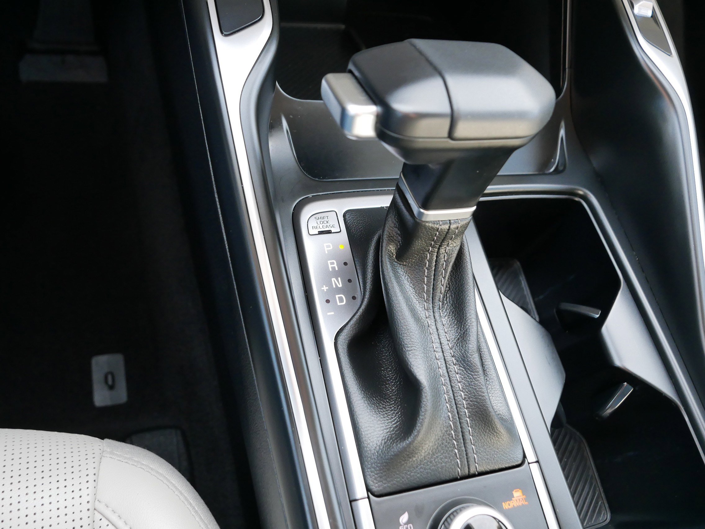 Certified 2025 Kia Sorento S w/ Panoramic Sunroof Package image 24