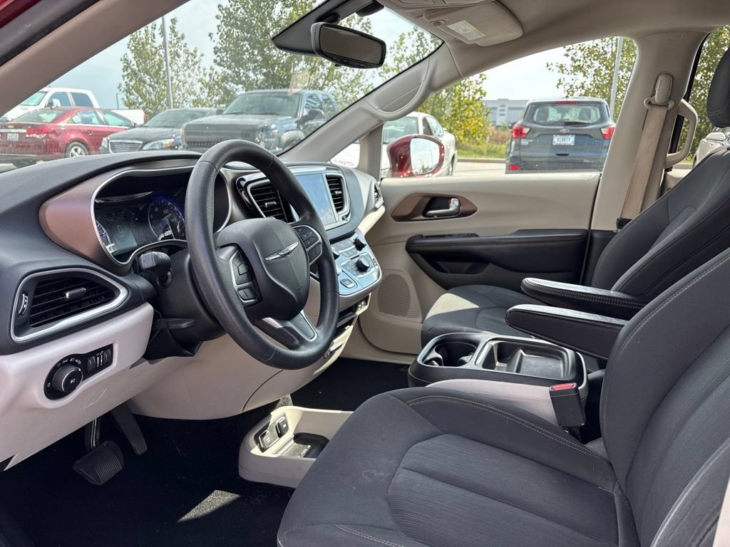 Used 2018 Chrysler Pacifica Touring Plus FWD image 9