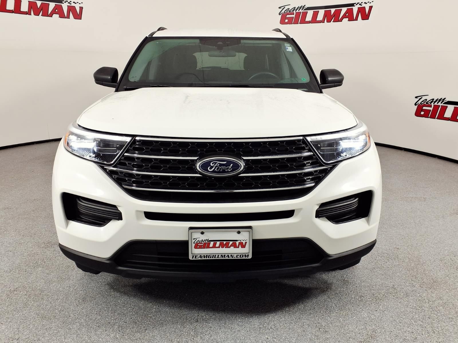 Used 2024 Ford Explorer XLT image 2