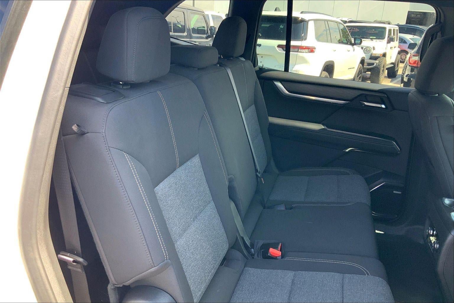 Used 2025 GMC Acadia Elevation FWD image 23